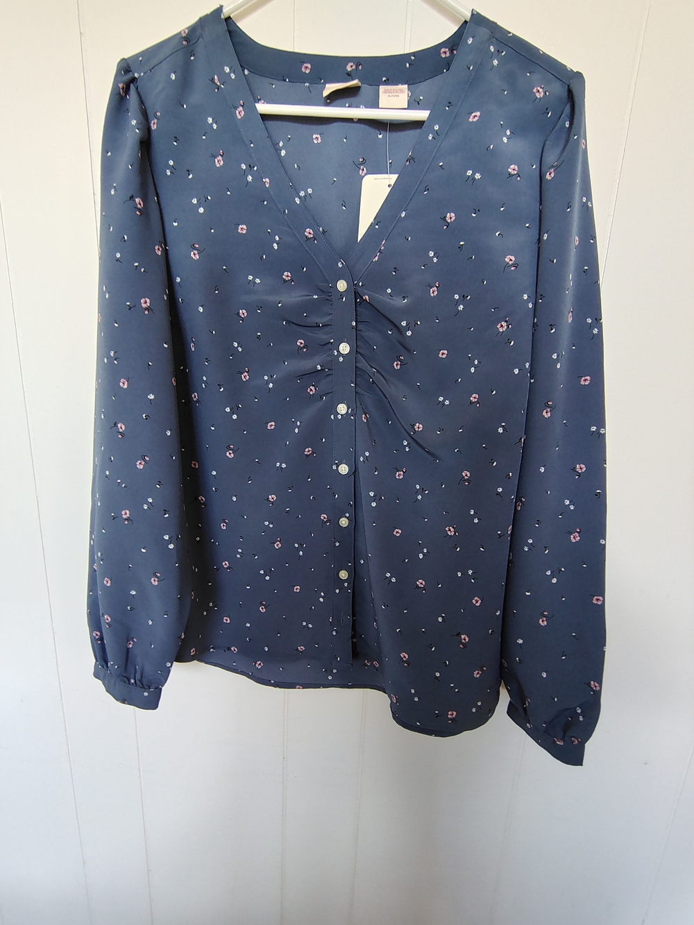 Levi's Navy Blue Floral V-Neck Button Blouse Size XL.